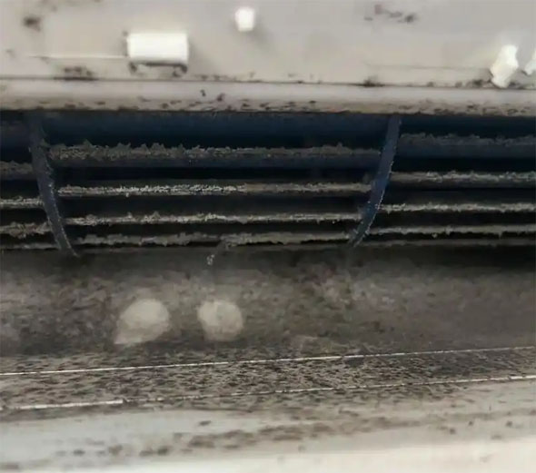 沙雅空调吹的风有股烧焦味是怎么回事